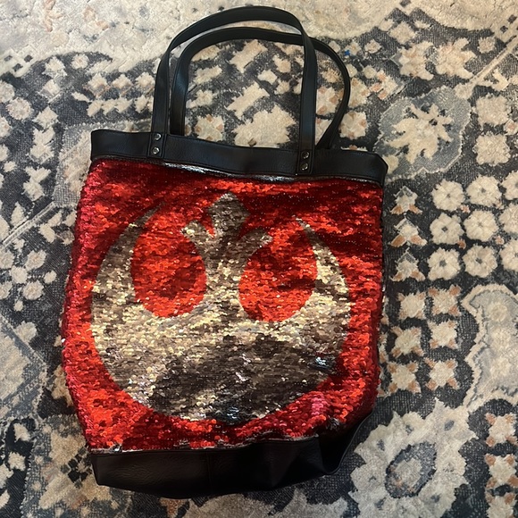 đź’ĄPRICE DROPđź’ĄDisney Star Wars purse flip sequins - Picture 3 of 5